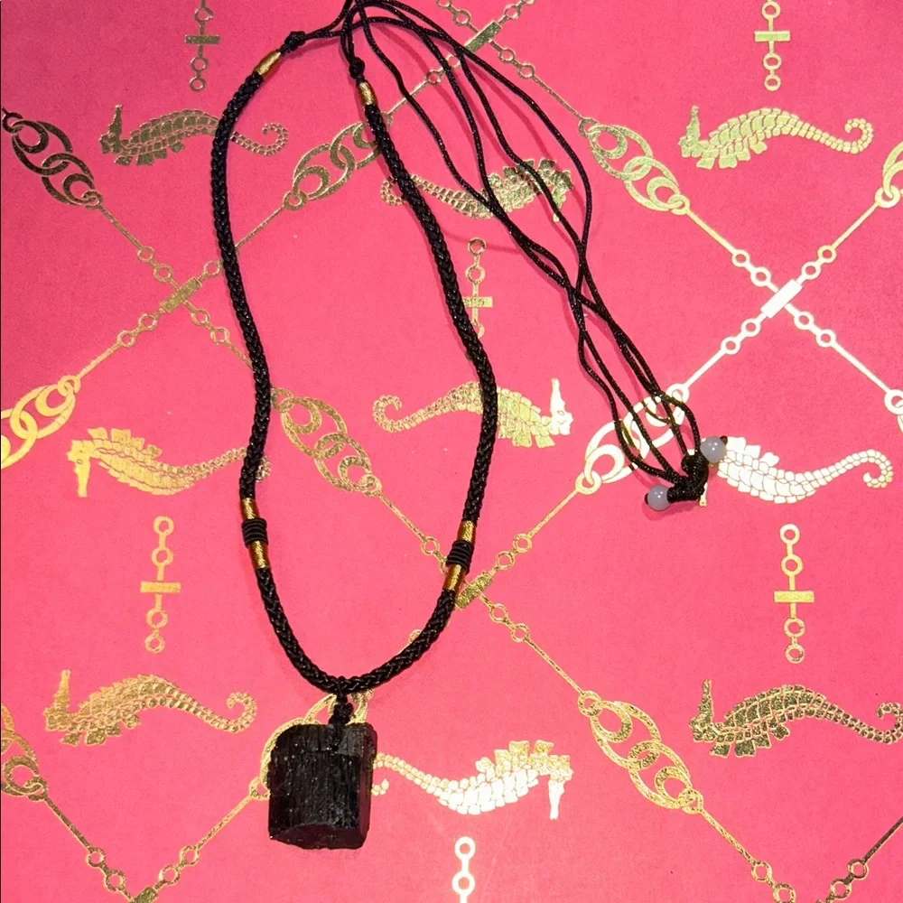 Black and Gold Pendant Necklace - Picture 1 of 4